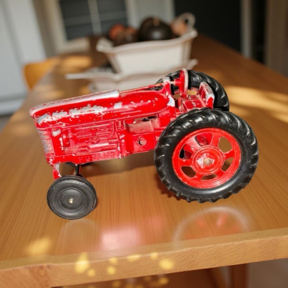 Antique Metal 1950s Hubley Red McCormick Farmall Tractor 1:64